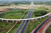 Hình ảnh đường cao tốc Phan Thiết - Dầu Giây chuẩn bị đưa vào sử dụng