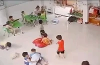 Cho thôi việc cô giáo mầm non đánh 31 cái vào mặt bé trai hơn 2 tuổi