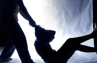 Sau cuộc cãi nhau, chồng giết vợ rồi treo cổ tự vẫn