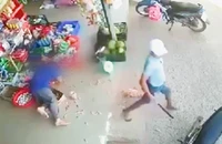 Vì một câu nói đùa, chủ tiệm tạp hóa bị khách chém chết
