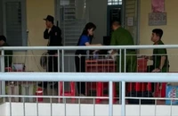 Nhiều cảnh sát khám xét tại Trung tâm phát triển quỹ đất huyện Long Thành