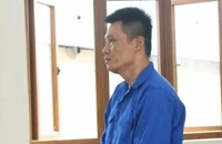 Ghen tuông, chồng tưới xăng đốt vợ