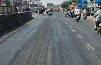 Quốc lộ 1 thuộc dự án BOT tuyến tránh Biên Hòa bị hư hỏng mặt đường 
