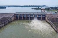 Nước dâng cao, Thủy điện Trị An bắt đầu xả lũ