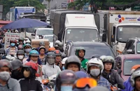Hình ảnh kẹt xe nghiêm trọng các hướng vì Quốc lộ 51 đang sửa chữa