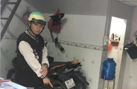 Nữ công nhân nằm nghỉ trong phòng trọ bị kẻ cướp lẻn vào khống chế 