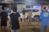 Lao ô tô vào nhóm người trong chợ ở Biên Hòa