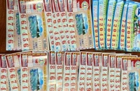 Bắt kẻ cướp giật cọc vé số của người đi bán dạo 