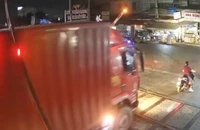  Đồng Nai: Xe tải tông gãy thanh chắn đường sắt khi tàu hỏa đang đến