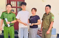 Nam học sinh nhặt được số tiền lớn, đến công an nhờ tìm người đánh rơi