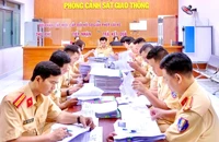 CSGT Đồng Nai kiểm tra hồ sơ xuyên đêm, tăng tốc sát hạch lái xe