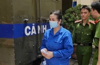 1 phụ nữ lên mạng đặt mua sổ hồng giả để vay tiền tỉ