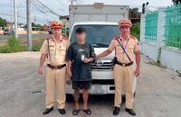 Phát hiện tài xế ô tô không có giấy phép lái xe, dương tính với ma túy