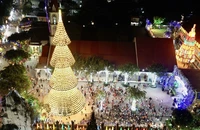 Độc đáo với cây thông Noel khổng lồ làm từ gần 3.000 chiếc nón ở Đồng Nai
