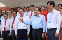 Chủ tịch Quốc hội kiểm tra thực tế tại đơn vị bầu cử ở tỉnh Đồng Nai
