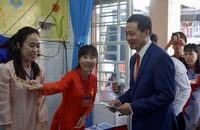 Bí thư Tỉnh ủy Đồng Nai tham gia khai mạc, bỏ phiếu bầu cử