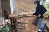 3 thanh niên mang hung khí lao vào vựa sầu riêng chém người