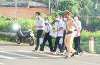 An ninh “vòng trong, vòng ngoài” tại điểm thi xã Ea Tiêu, huyện Cư Kuin