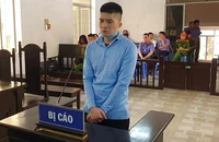 Truy sát vợ 'hờ' vì gọi điện không nghe máy