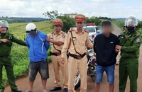 Công an Đắk Nông bắt nóng 2 kẻ cướp giật điện thoại 