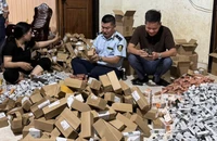 Quản lý thị trường ngăn chặn hơn 3.300 sản phẩm mĩ phẩm trôi nổi sắp bán ra thị trường