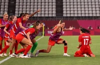 ‘Ngựa về ngược’, tuyển Canada bất ngờ vô địch Olympic
