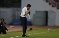 Kiatisak 'ngã mũ chào' Pathum Utd và JDT?