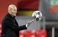 Zidane tiến gần đến PSG, nhưng cố vấn nói “hổng dám đâu”