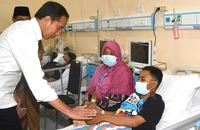 Tổng thống Widodo đến bệnh viện thăm các nạn nhân và sân Kanjuruhan sau thảm kịch