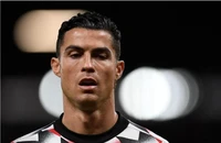 Ronaldo “đá thúng, đụng nia”, Ten Hag nên cho đi sớm