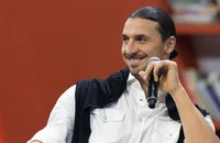 Huyền thoại Ibrahimovic đến Qatar làm gì?