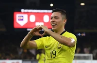 Sergio Aguero mở màn cho chiến thắng thứ hai của Malaysia