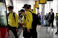 Tuyển Malaysia có mặt tại Hà Nội, Martinez trở về làng chài Mar Del Plata như người hùng