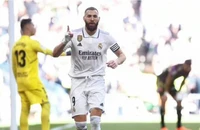 Cú hat-trick trong vòng 7 phút, Benzema vào tốp 3 'vua dội bom'