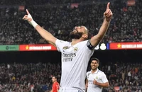 Tháng Ramadan mà Benzema vẫn “làm nhục” Barcelona