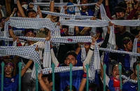 Chùm ảnh fan Campuchia thưởng thức bóng đá ở Phnom Penh