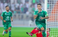 Cựu sao Liverpool vừa đến Saudi Arabia đã...có quà 
