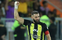 Tính đường cho Benzema tránh Haaland