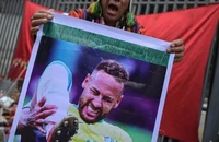 Tuyển Brazil bị 'yểm bùa' nhưng vẫn thắng