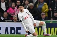 Son Heung-min lại ghi bàn, Tottenham nhất bảng