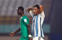 Đàn em Messi, Neymar bị “Sư tử Teranga” và Iran đánh bại