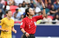 Trận Úc - Ấn Độ: Ngôi sao của trận đấu là... nữ trọng tài Yamashita