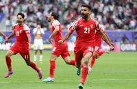 Hussein từ người hùng hóa tội đồ, Iraq bị Jordan loại đau đớn