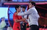 Vừa được gọi lên tuyển, Lee Kang-in lại bị chính trị gia chỉ trích