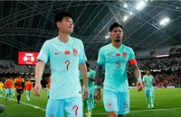 Xấu hổ vì không thắng được Singapore, đội trưởng tuyên bố chia tay tuyển Trung Quốc