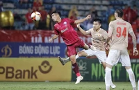 CA. Hà Nội 2 năm, 5 HLV và lời hứa “chưa ráo mực” của Kiatisak