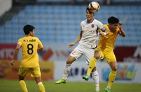 Clip B. Bình Dương bị “cướp” bàn thắng như tuyển Anh hồi World Cup 2010