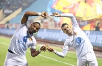 Hat trick của tay săn bàn Rafaelson giúp TX. Nam Định vô địch sớm 1 vòng đấu