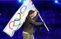 Ngôi sao hành động Tom Cruise gây bất ngờ ở lễ bế mạc Olympic Paris 2024