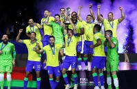 Đội tuyển Brazil vô địch futsal World Cup lần thứ 6 và giành hết mọi danh hiệu